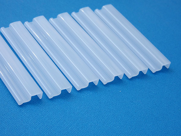 生產PC塑料異型材時出現低韌性問題應怎么解決？